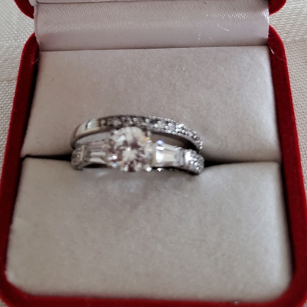 Elegant Sterling Silver Wedding Ring Set